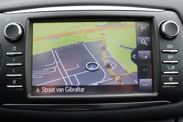 Toyota YARIS 1.5 Hybrid Premium, Panorama dak, Half lederen bekleding, Navigatie, 16" LM velgen, Keyless entry, Cruise control!