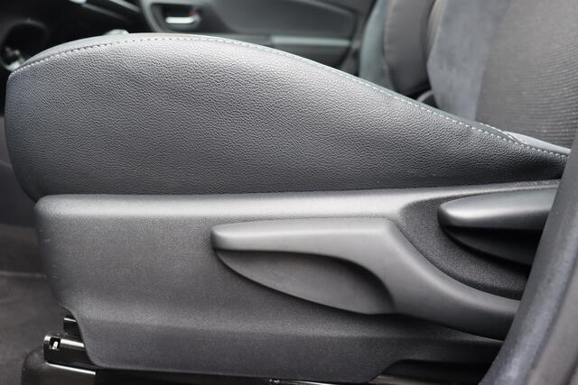 Toyota YARIS 1.5 Hybrid Premium, Panorama dak, Half lederen bekleding, Navigatie, 16" LM velgen, Keyless entry, Cruise control!