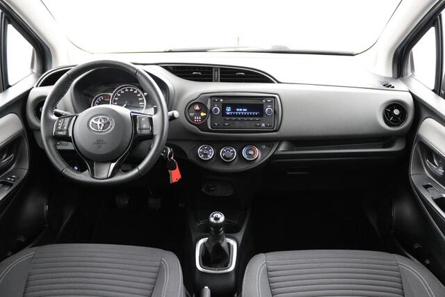 Toyota YARIS 1.0 VVT-i Comfort | Airco | Radio cd | Electrische ramen en spiegels |