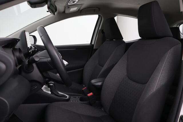 Toyota YARIS 1.5 Hybrid Dynamic | Camera | Adaptive cruise | Carplay | Full LED | Keyless | Navigatie | Climate control | Bluetooth