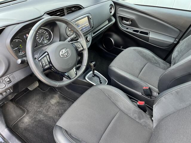 Toyota YARIS 1.5 Hybrid Premium Pano Dak Navi Camera Dealer onderhouden Trekhaak