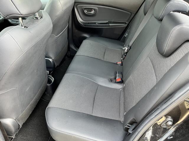 Toyota YARIS 1.5 Hybrid Premium Pano Dak Navi Camera Dealer onderhouden Trekhaak