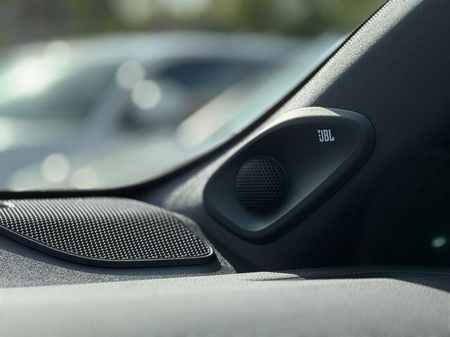 Toyota YARIS 1.5 Hybrid Executive Bi-Tone Head-up display, JBL, Dodehoekdetectie, PDC V + A , All-in Rijklaarprijs