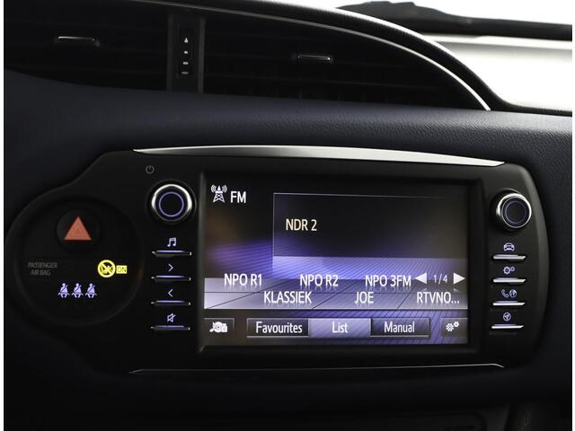 Toyota YARIS 1.5 Hybrid Bi-Tone | Keyless entry | Parkeer camera | Cruise control |