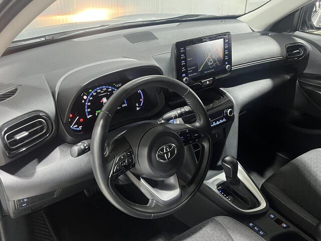 Toyota YARIS Cross Dynamic edition | Parkeersensoren voor + achter | Smart key | Privacy glass | Apple Carplay & Android Auto | Navigatie