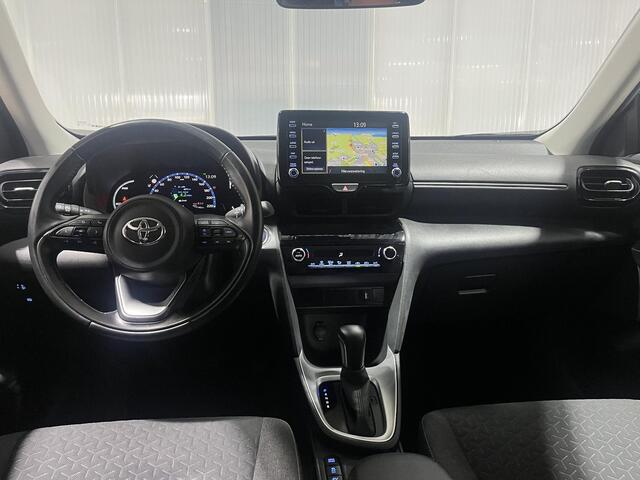 Toyota YARIS Cross Dynamic edition | Parkeersensoren voor + achter | Smart key | Privacy glass | Apple Carplay & Android Auto | Navigatie