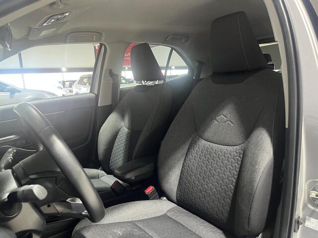 Toyota YARIS Cross Dynamic edition | Parkeersensoren voor + achter | Smart key | Privacy glass | Apple Carplay & Android Auto | Navigatie