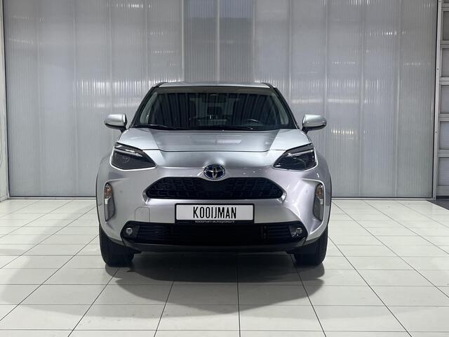 Toyota YARIS Cross Dynamic edition | Parkeersensoren voor + achter | Smart key | Privacy glass | Apple Carplay & Android Auto | Navigatie