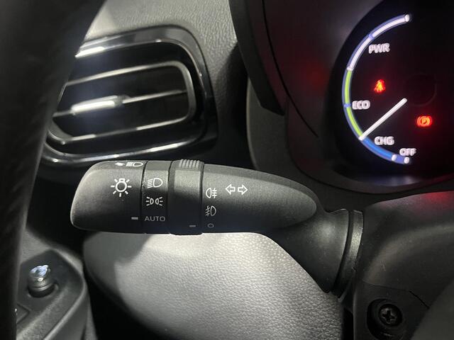Toyota YARIS Cross Dynamic edition | Parkeersensoren voor + achter | Smart key | Privacy glass | Apple Carplay & Android Auto | Navigatie