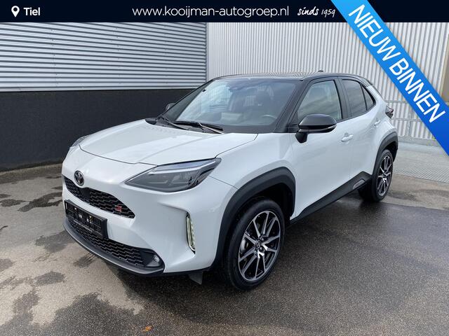 Toyota YARIS Cross 1.5 Hybrid GR Sport Navigatie, HUD, JBL, Dodehoekdetectie, Parkeersensoren voor + achter, Elek. achterklep, Stoelverwarming, Adaptieve cruise control, Smart Key, LED