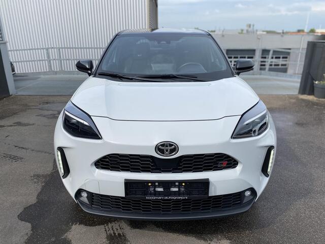Toyota YARIS Cross 1.5 Hybrid GR Sport Navigatie, HUD, JBL, Dodehoekdetectie, Parkeersensoren voor + achter, Elek. achterklep, Stoelverwarming, Adaptieve cruise control, Smart Key, LED