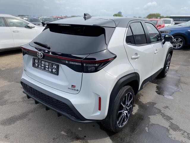 Toyota YARIS Cross 1.5 Hybrid GR Sport Navigatie, HUD, JBL, Dodehoekdetectie, Parkeersensoren voor + achter, Elek. achterklep, Stoelverwarming, Adaptieve cruise control, Smart Key, LED