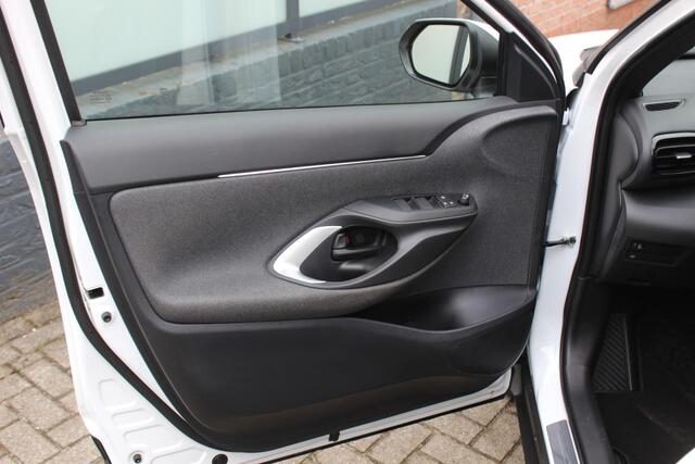 Toyota YARIS Cross 1.5 Hybrid Dynamic Navi/Carplay, 17", All Season, Nieuwstaat.