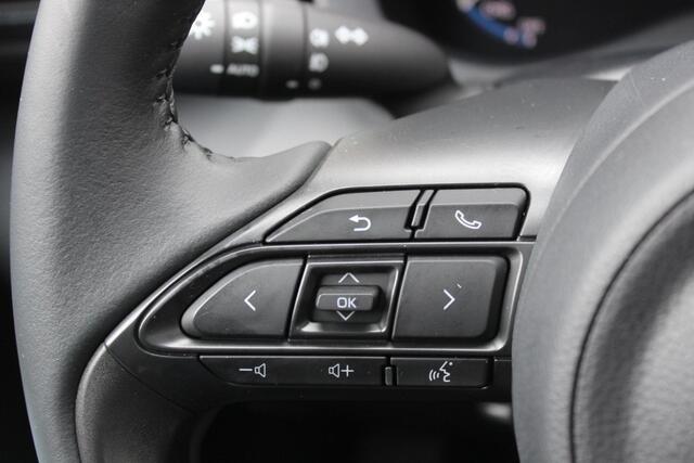 Toyota YARIS Cross 1.5 Hybrid Dynamic Navi/Carplay, 17", All Season, Nieuwstaat.
