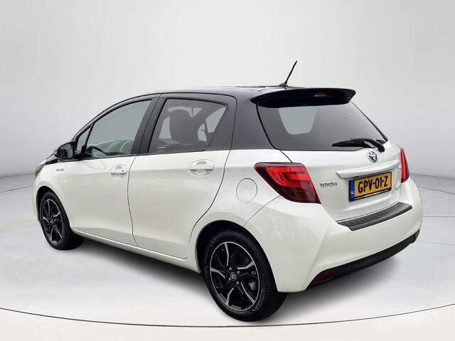 Toyota YARIS 1.5 Hybrid Dynamic Bi-Tone | Stoelverwarming | Keyless entry | 16 inch LM-velgen | Parkeercamera | Cruise control |