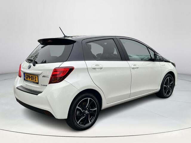 Toyota YARIS 1.5 Hybrid Dynamic Bi-Tone | Stoelverwarming | Keyless entry | 16 inch LM-velgen | Parkeercamera | Cruise control |