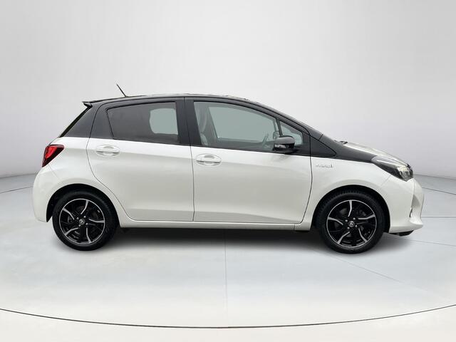 Toyota YARIS 1.5 Hybrid Dynamic Bi-Tone | Stoelverwarming | Keyless entry | 16 inch LM-velgen | Parkeercamera | Cruise control |