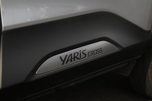 Toyota YARIS Cross 1.5 Hybrid Dynamic Stoelverwarming, Parkeersensoren