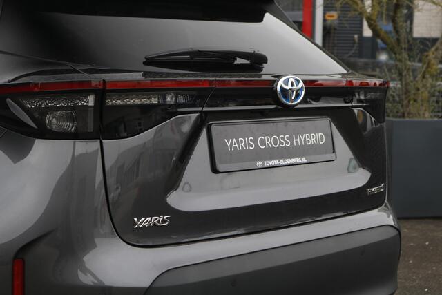 Toyota YARIS Cross 1.5 Hybrid Dynamic Stoelverwarming, Parkeersensoren