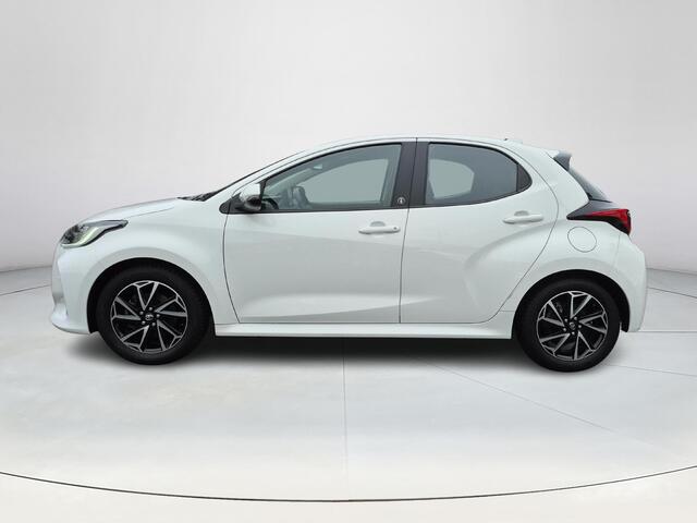 Toyota YARIS 1.5 Hybrid Dynamic | Stoelverwarming | Parkeersensoren | LED koplampen | 16 inch Licht metalen velgen |