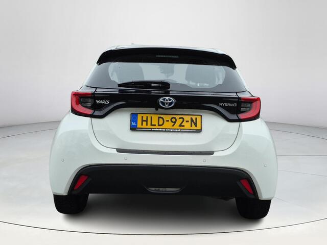 Toyota YARIS 1.5 Hybrid Dynamic | Stoelverwarming | Parkeersensoren | LED koplampen | 16 inch Licht metalen velgen |