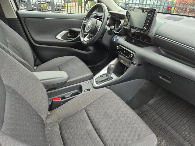 Toyota YARIS 1.5 Hybrid Dynamic | Stoelverwarming | Parkeersensoren | LED koplampen | 16 inch Licht metalen velgen |