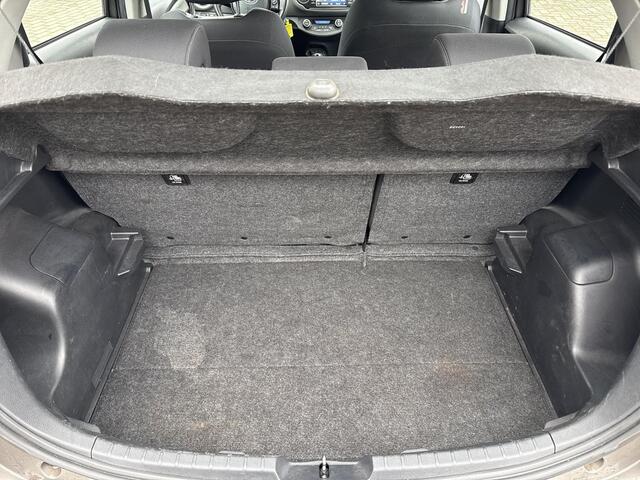 Toyota YARIS 1.5 Hybrid Aspiration **CRUISE CONTROL/ CLIMATE CONTROL/ PARKEERCAMERA/ 36 MAANDEN GARANTIE**