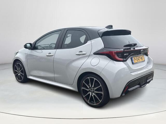 Toyota YARIS 1.5 Hybrid GR Sport **PANORAMADAK/ JBL/ HEAD-UP DISPLAY/ STUUR- EN STOELVERWARMING/ DODEHOEKDETECTIE/ 36 MAANDEN GARANTIE**