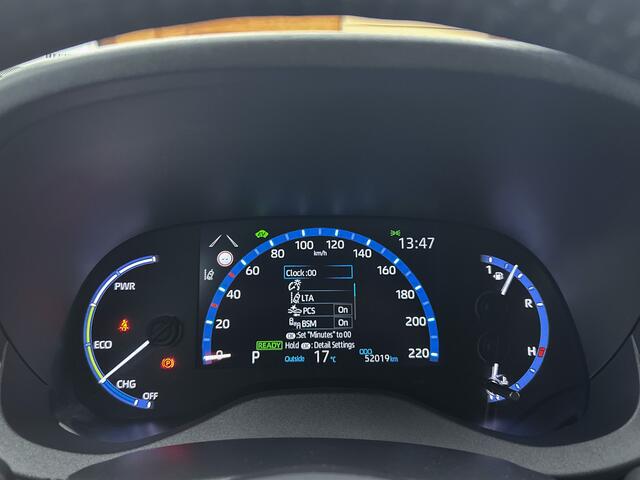 Toyota YARIS Cross 1.5 Hybrid Adventure | Elektrische Achterklep | Dodehoek Signalering | Stoel en Stuur-verwarming |