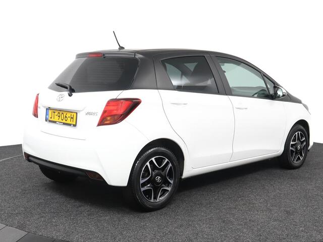 Toyota YARIS 1.3 VVT-i Aspiration Bi-Tone | Airco | Cruise-Control | Parkeercamera | Lichtmetalen-Velgen |