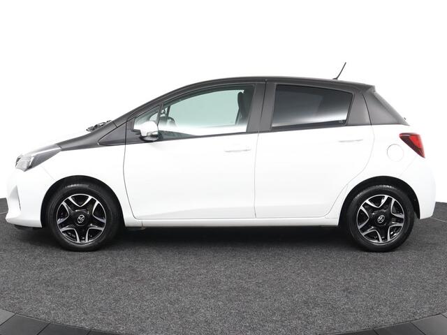Toyota YARIS 1.3 VVT-i Aspiration Bi-Tone | Airco | Cruise-Control | Parkeercamera | Lichtmetalen-Velgen |
