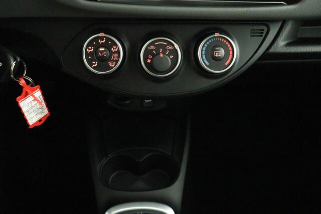 Toyota YARIS 1.3 VVT-i Aspiration Bi-Tone | Airco | Cruise-Control | Parkeercamera | Lichtmetalen-Velgen |