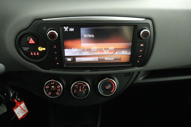 Toyota YARIS 1.3 VVT-i Aspiration Bi-Tone | Airco | Cruise-Control | Parkeercamera | Lichtmetalen-Velgen |