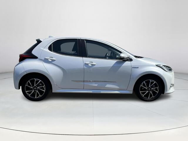 Toyota YARIS 1.5 Hybrid Dynamic | Navigatie | LED koplampen | Keyless entry | Licht metalen velgen |