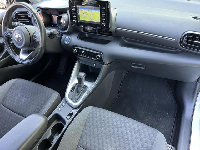 Toyota YARIS 1.5 Hybrid Dynamic | Navigatie | LED koplampen | Keyless entry | Licht metalen velgen |