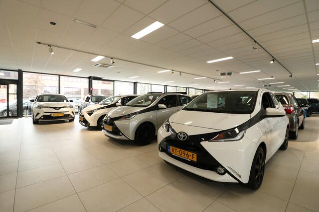 Toyota YARIS 1.5 Hybrid Active Plus | PDC V+A | Winter Pack | Apple CP | 16x Verwacht