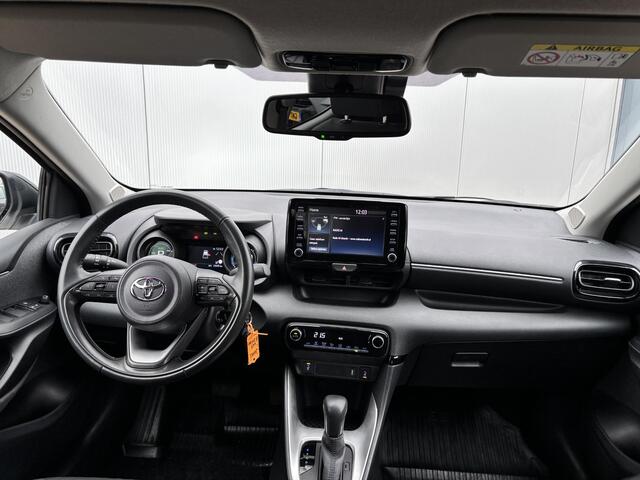 Toyota YARIS 1.5 Hybrid Dynamic limited Bitone, Stoelverwarming , Parkeersensoren achter, Apple carplay, Android auto.