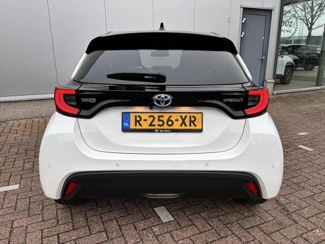 Toyota YARIS 1.5 Hybrid Dynamic limited Bitone, Stoelverwarming , Parkeersensoren achter, Apple carplay, Android auto.