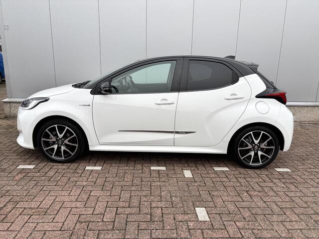 Toyota YARIS 1.5 Hybrid Dynamic limited Bitone, Stoelverwarming , Parkeersensoren achter, Apple carplay, Android auto.