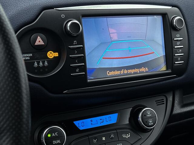 Toyota YARIS 1.5 Hybrid Bi-Tone | Navigatie | Camera | Dealer Onderhouden | Cruise Control | Climate Control | LM Velgen |