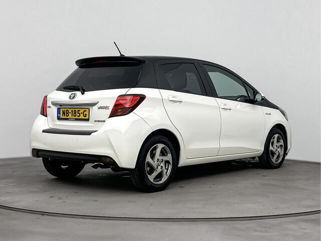 Toyota YARIS 1.5 Hybrid Trend Bi-Tone | Navigatie | Parkeercamera | Cruise en Climate Control |