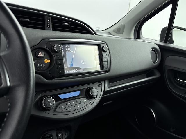 Toyota YARIS 1.5 Hybrid Trend Bi-Tone | Navigatie | Parkeercamera | Cruise en Climate Control |