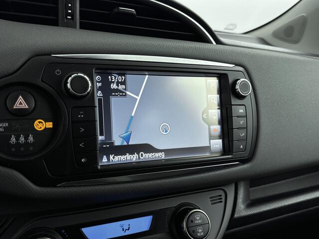 Toyota YARIS 1.5 Hybrid Trend Bi-Tone | Navigatie | Parkeercamera | Cruise en Climate Control |