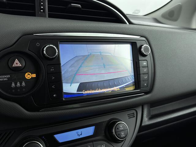 Toyota YARIS 1.5 Hybrid Trend Bi-Tone | Navigatie | Parkeercamera | Cruise en Climate Control |