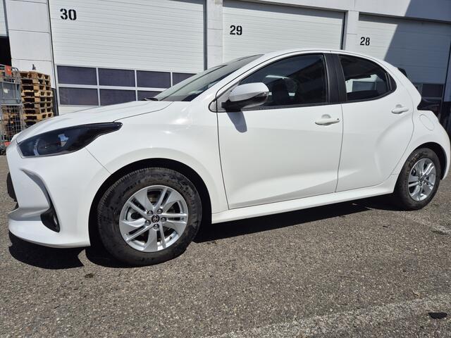Toyota YARIS 1.5 Hybrid 115 First Edition BELG SCHROEISCHADE RECHTS 18.500km