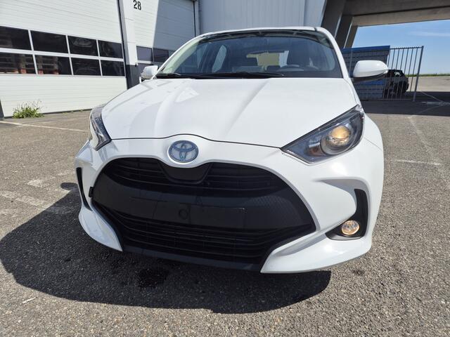 Toyota YARIS 1.5 Hybrid 115 First Edition BELG SCHROEISCHADE RECHTS 18.500km