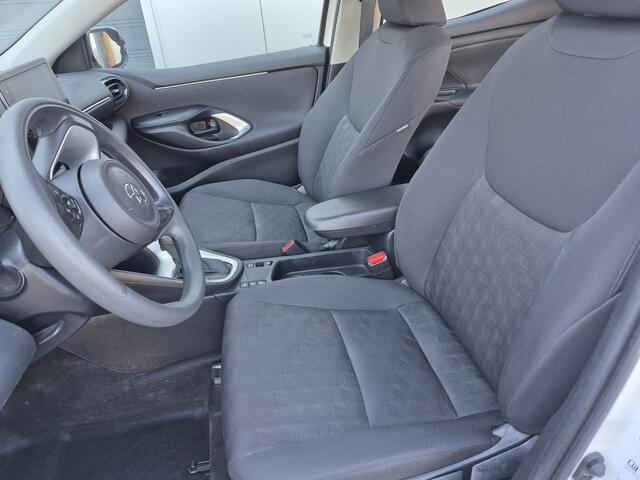 Toyota YARIS 1.5 Hybrid 115 First Edition BELG SCHROEISCHADE RECHTS 18.500km