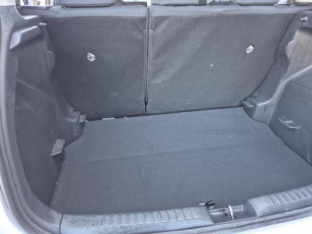 Toyota YARIS 1.5 Hybrid 115 First Edition BELG SCHROEISCHADE RECHTS 18.500km