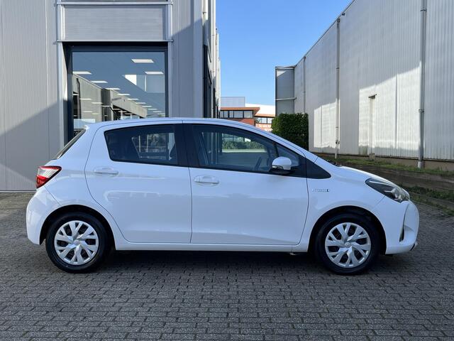 Toyota YARIS 1.5 Hybrid Active | Navi/Camera/Clima/Cruise