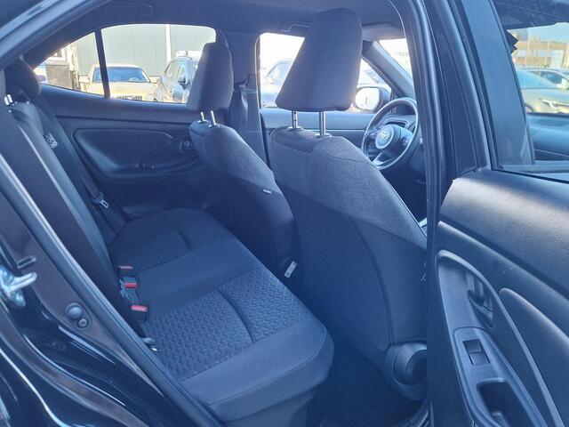 Toyota YARIS Cross 1.5 Hybrid Dynamic Plus Parkeersensoren slecht 1800 km!! op de teller